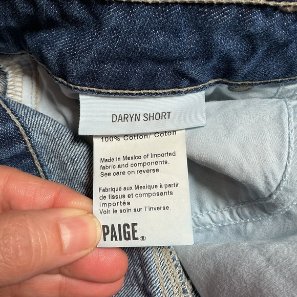 Paige Daryn denim jean shorts in the Izza Deconstructed wash. Size 30. - Picture 10 of 10